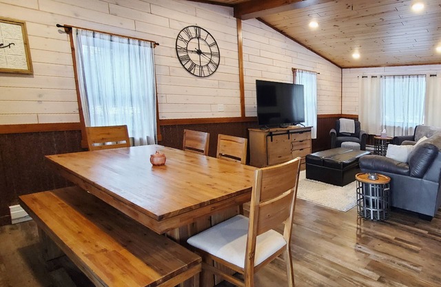 New Farmhouse Chic Cabin - Minutes from Lakes, Rivers, & Recreation - Sleeps 6