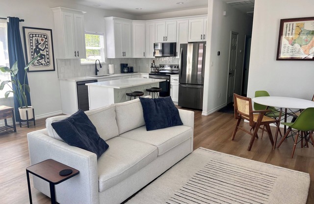 New Getaway with Private Patio Near Downtown Lockhart