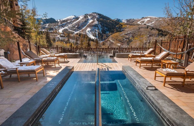 NEW Gorgeous Luxury Ski-in/Out Deer Valley. Pool, Gym, Ski Valet.