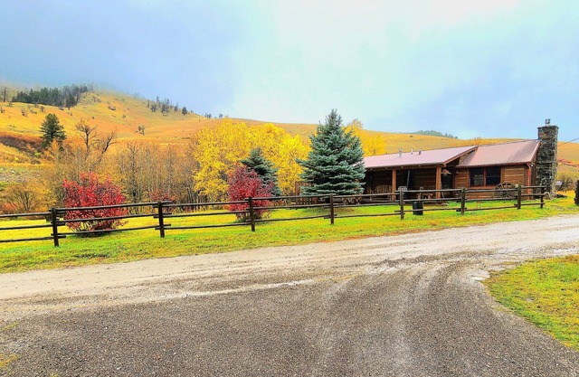 NEW Guest Ranch Bozeman MT Cabin Lodge on Bridger Creek with mountains & trails