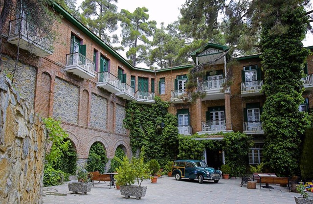 New Helvetia Historic Hotel