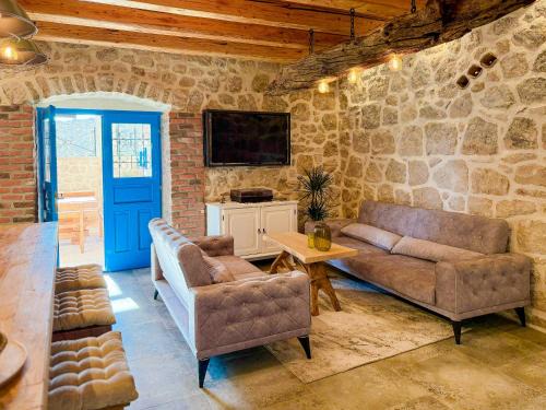 NEW! Holiday Home Retro Stone House