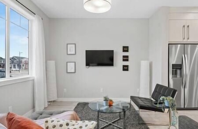 New Home with AC, 15 Mins to YYC, Pets welcome