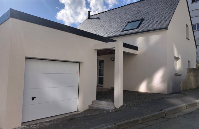 New house near town center and sea