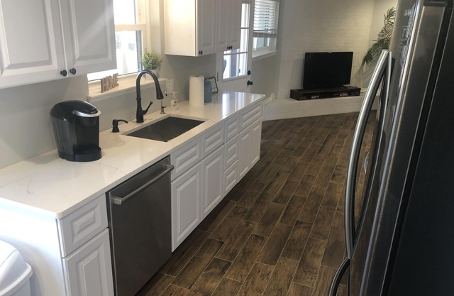 NEW! In the heart of Midland large backyard, walking park out the back gate.