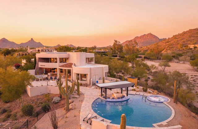 *New Listing* HÓZHÓ View House Estate at Lost Canyon