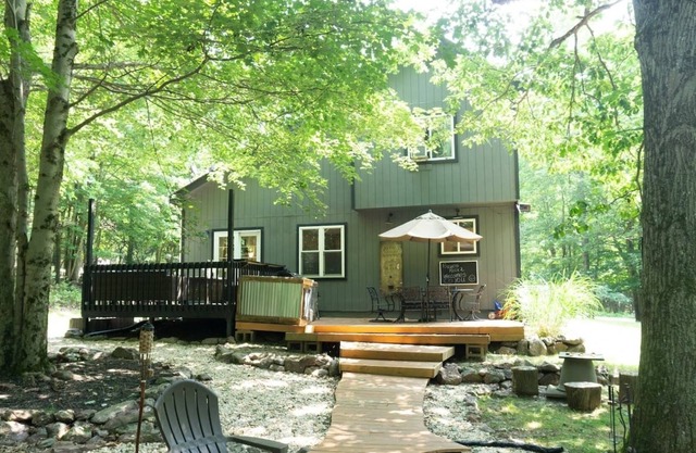 *NEW LISTING* Sleeps 10 Amenity filled location