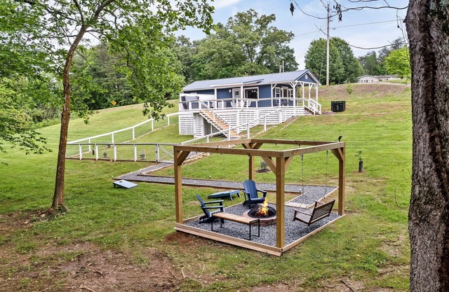 NEW LISTING! THE BLUE BEAR! Quiet and private on 1.77 acres.