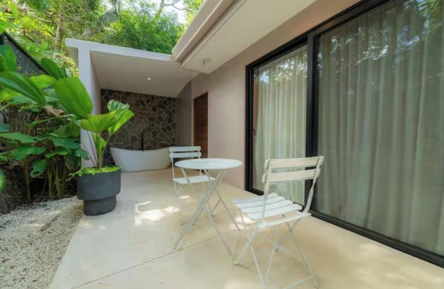 New luxury home in Manzanillo near Santa Teresa