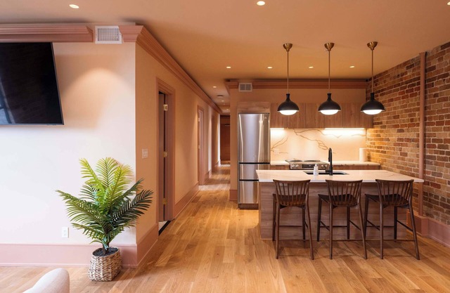 New ! Luxury 4 Bedroom New Orleans Suite with Pool!