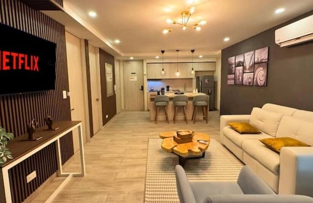 NEW Luxury Apartment +Prívate Hot Tub + Nespresso + 13th Floor + Stunning Views