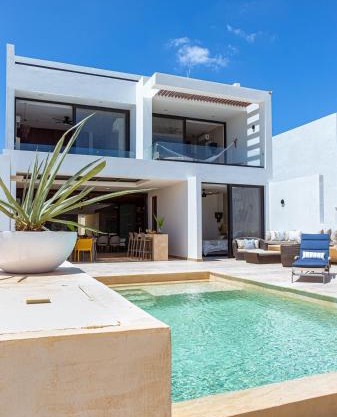 New Luxury Beachfront house!