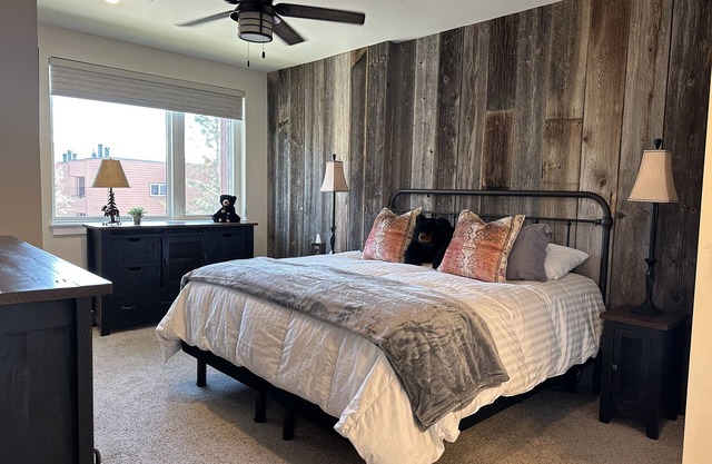 New Luxury Condo: Heated Garage, Mins to Ski, Walk to Dillon Amphitheater & Lake