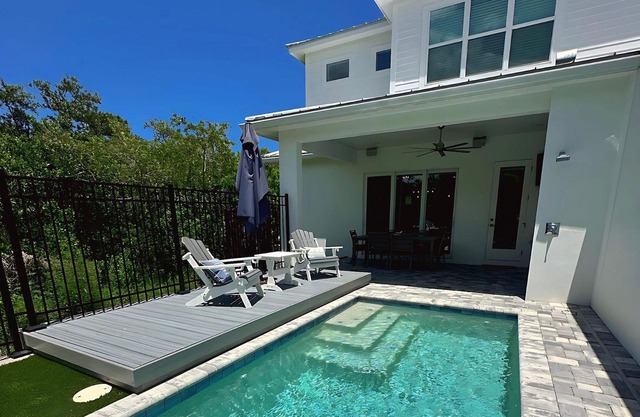 New Luxury Duplex, Private Pool, Walk to Flagler