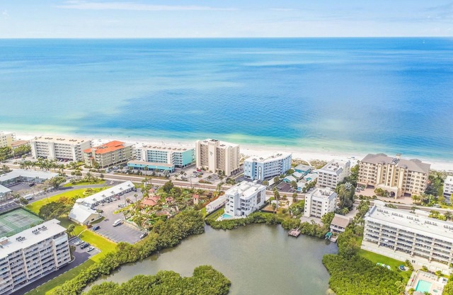 New Luxury PENTHOUSE Beach Condo with Pool and Water Views!