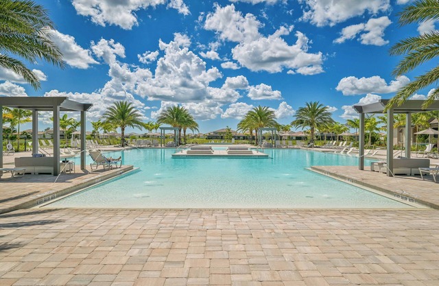 New Luxury Pool Home with Lake View - Amazing Amenities!