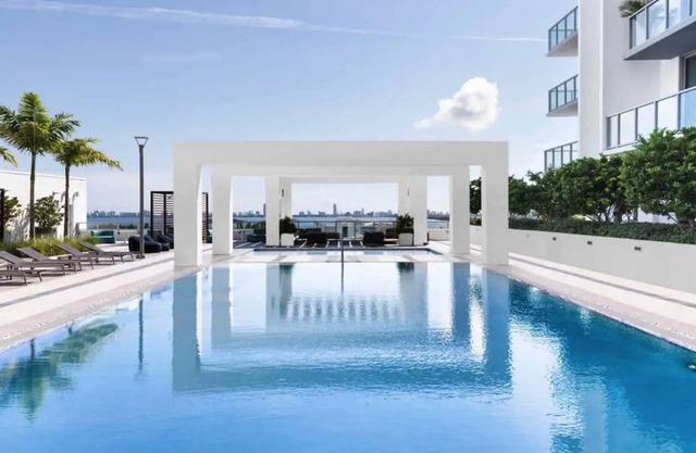 NEW Miami Bayview Condo with pool, gym and parking