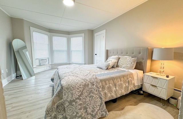 NEW - Mins to Manchester/Nashua - Walk to downtown - In-Unit Washer/Dryer