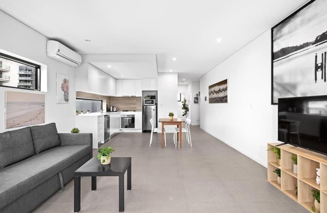 New Modern 2BR 2baths Apt in Homebush Sleeps 6
