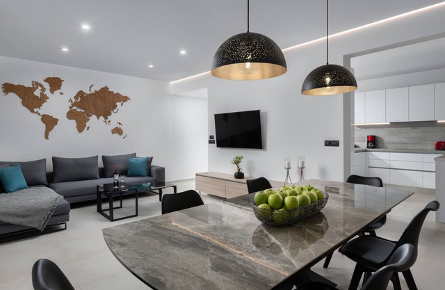 New modern and cosy apartment in the city center 100 meters from the sea.