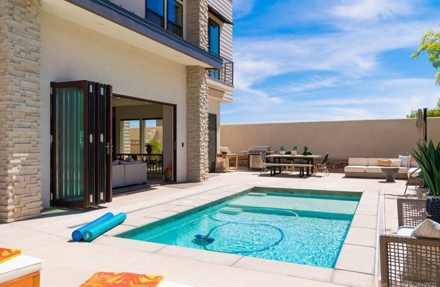 New Modern Home | Private Pool & Rooftop