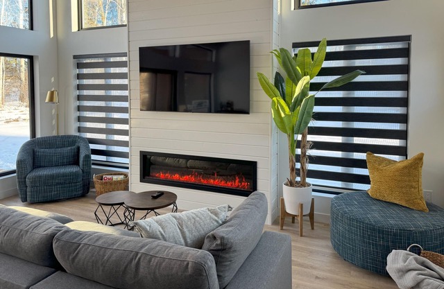 *NEW* Modern Riding Mountain Retreat.