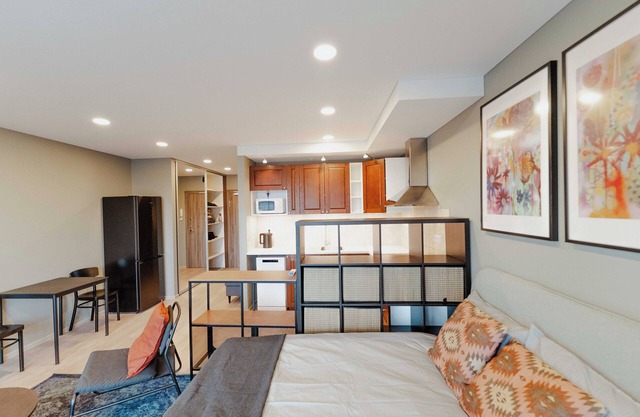 New Modern studio apartment next to the city centre