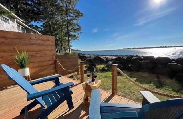 New! Oceanfront Romantic Retreat/Outdoor Jacuzzi