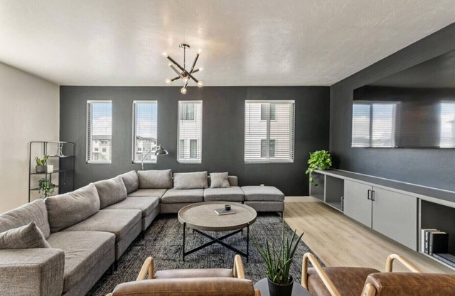 New! Onyx Oasis | 2 Car Garage | TV | Central