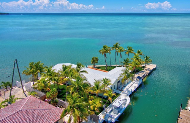 *NEW!*Paradise Point~VIEWS!~Open Water~Dock~Pool!