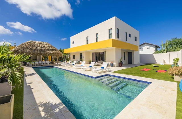 NEW! Premium Modern 4BR | Large Pool | Outdoor Kitchen | Amazing Location