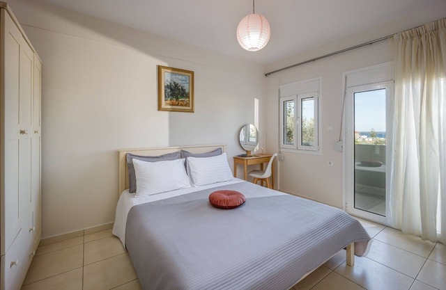 New, quiet house close to the sea with private garden & private parking.
