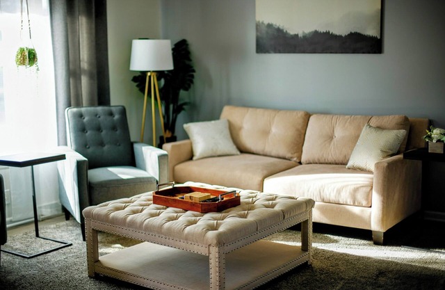 New, Relaxing, 3 mins to Missouri Valley College!