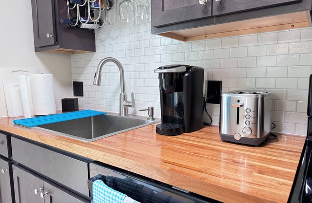 New Renovation cozy apartment with AC, WiFi