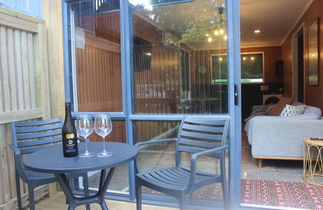 New Romantic Retreat - 6 minutes to Waihi Beach