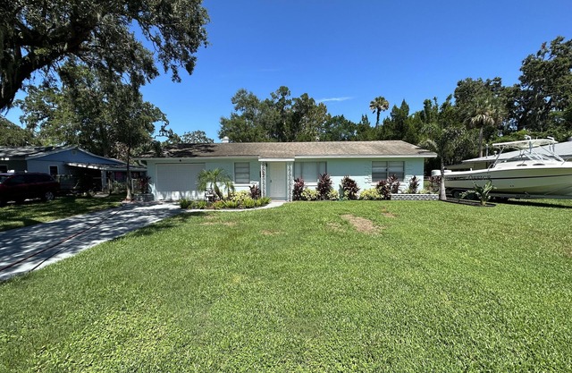 New Smyrna Beach- 50 Dollar Night Reduction! Walk to Canal St - Pet Friendly!