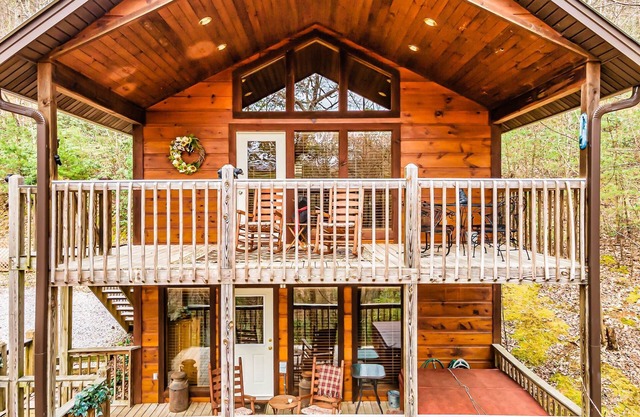 NEW! Snuggle Bear Cabin in the Heart of the Smokies!