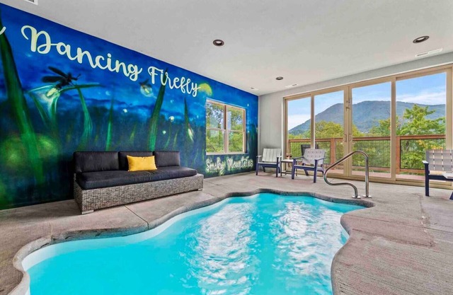 New Spacious Cabin w/Stunning Views, Easy Drive, Indoor Pool, Theater, Game Rm