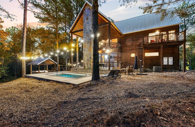 New! Spacious Lodge w/Pool, Hot Tub & Pontoon Rental – Sleeps 22, Perfect for Families