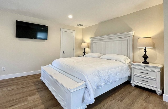 *NEW*Spacious Retreat in the Heart of Winona Lake
