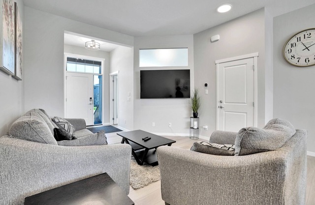 New Stylish 6BR/8BD/4.5BT/Ac/Remote Work/Games/Lake Access