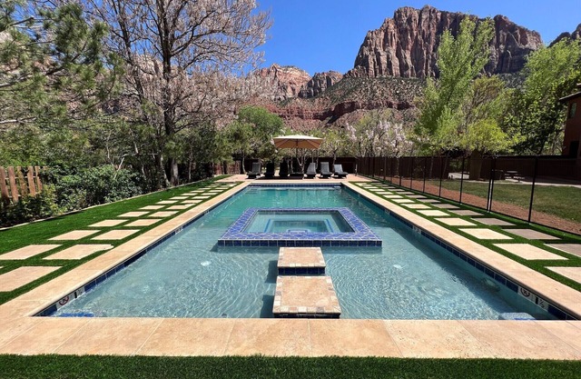 New Swimming pool! Private Family Home - Closest Villa to Zion National park!