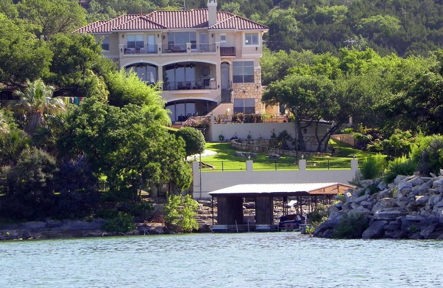 NEW! The Palms on Lake Travis Estate - Waterfront with Dock - Close to Austin