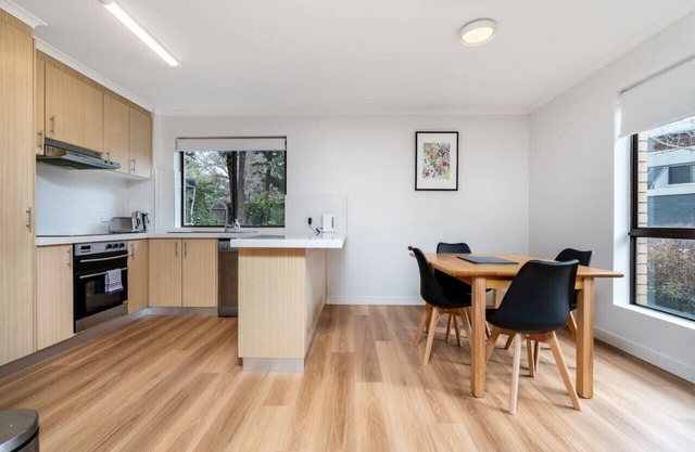 New to VRBO: Apt in Kingston - 10min to Lake Burley Griffin