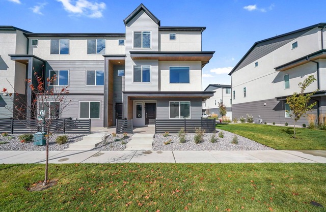 New townhome, quick freeway & public trans. access, swimming and pickleball.