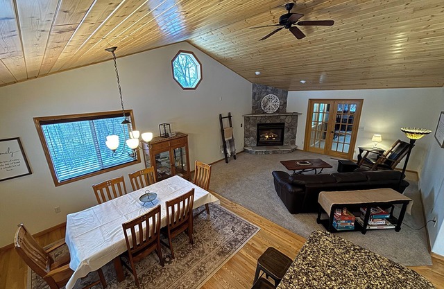 New! Tranquil Country Getaway - fitness space+fireplace+near lakes