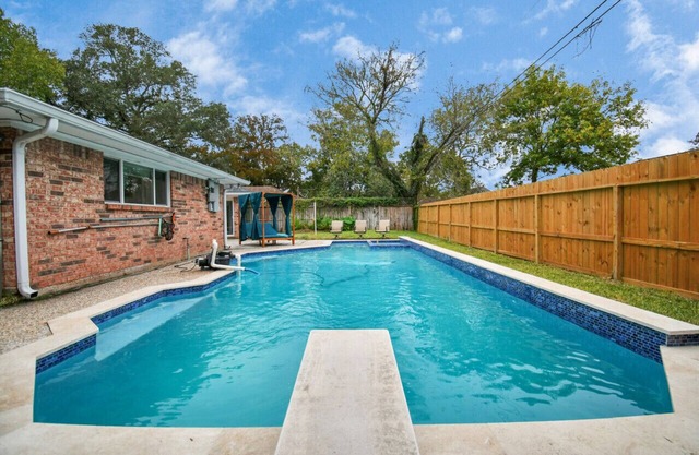 NEW Urban Oasis| 4BRRetreat| HeatedPoolBliss