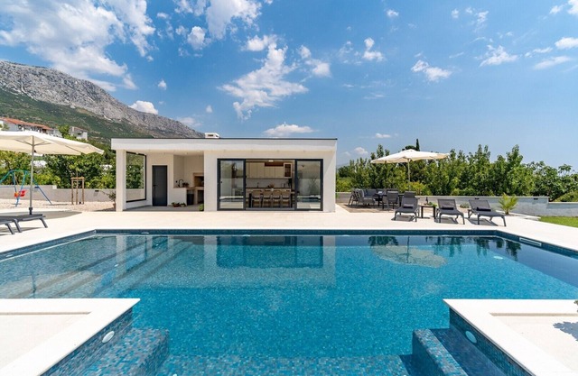 NEW! Villa Marisa with 51sqm heated, private pool, 5 bedrooms, 4 bathrooms, summer kitchen, views of the Adriatic sea and town Split