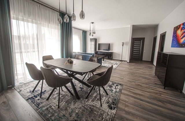 New villa with hot tub near the forest!
