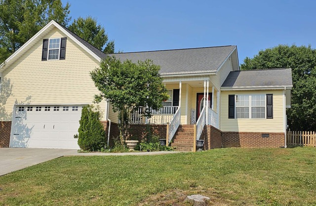 NEW Yellow Brookstone Villa Relaxing Escape Close Venues & Norris Watershed Hike